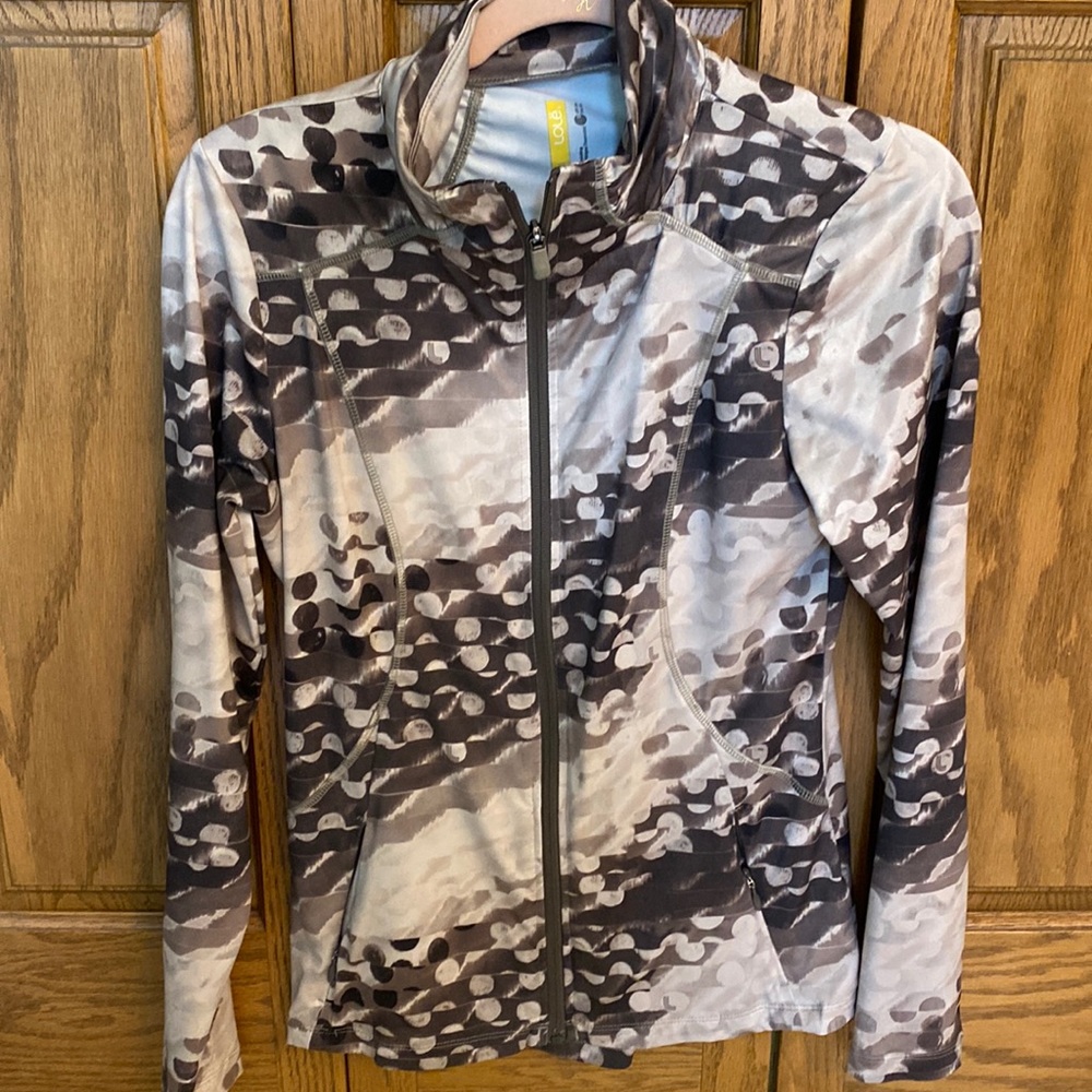 Woman’s zip up lolë